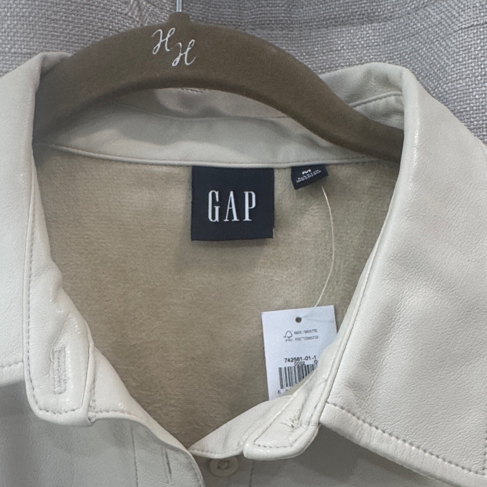 NWT GAP Women's Vegan Faux Leather Cream Button-Down Shirt Size Medium - Picture 3 of 10